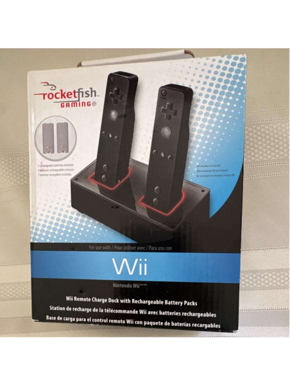 Rocketfish RF-GWII1106 Wii Remote Charging Dock Black w/ 2 Batteries LED